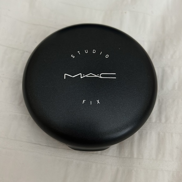 MAC OG studio fix powder plus foundation NC25 - Picture 2 of 3